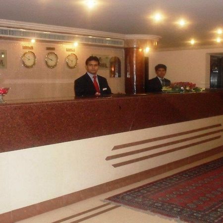 Hotel Crown Plaza Lahore Exteriör bild