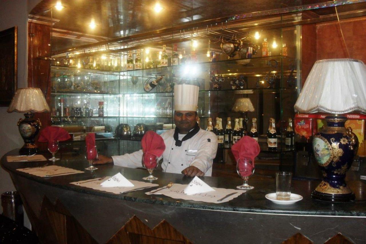Hotel Crown Plaza Lahore Exteriör bild
